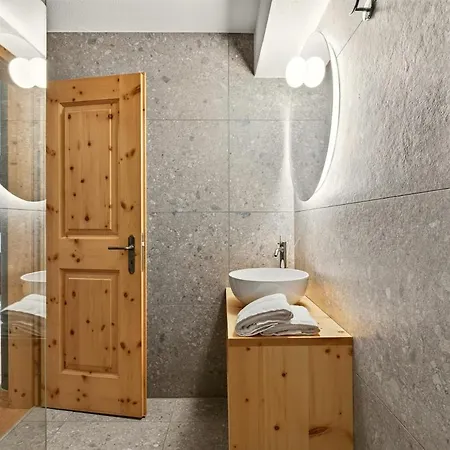 Luxury Monolocale Dorf Via Stredas 아파트 *