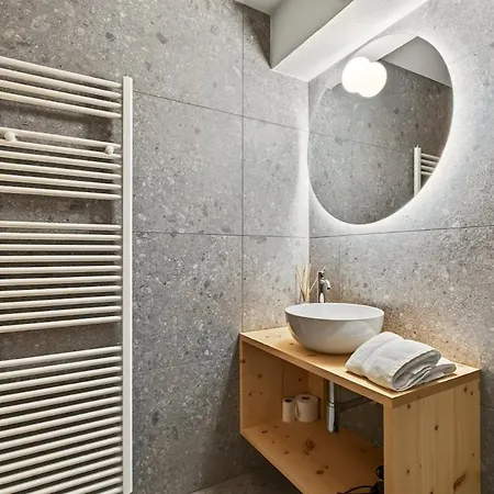 아파트 Luxury Monolocale Dorf Via Stredas