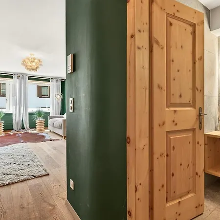 아파트 Luxury Monolocale Dorf Via Stredas